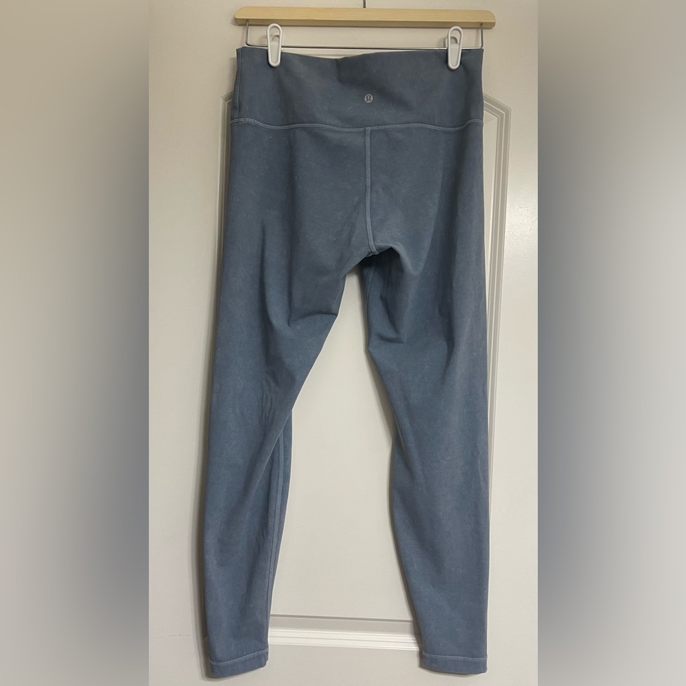 Women’s Lululemon Blue Wunder Under Legging size 12